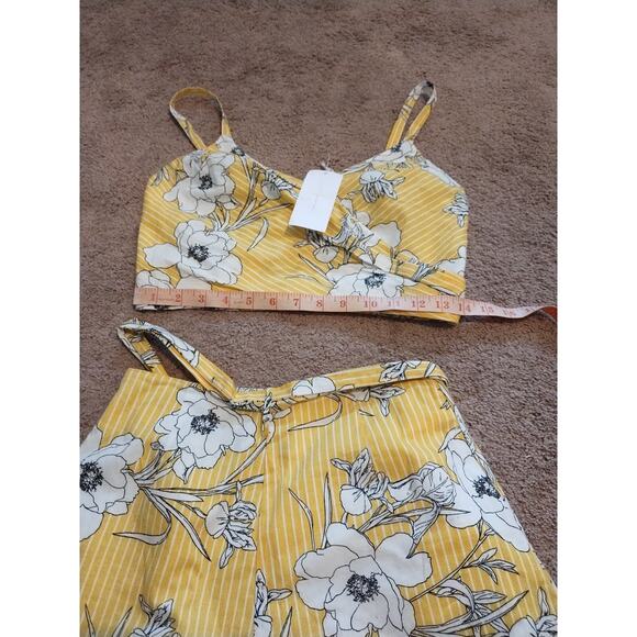 NWT 2-Piece Sleeveless Romper Set by LUSH Yellow White Black Florals Size Small - Picture 10 of 10